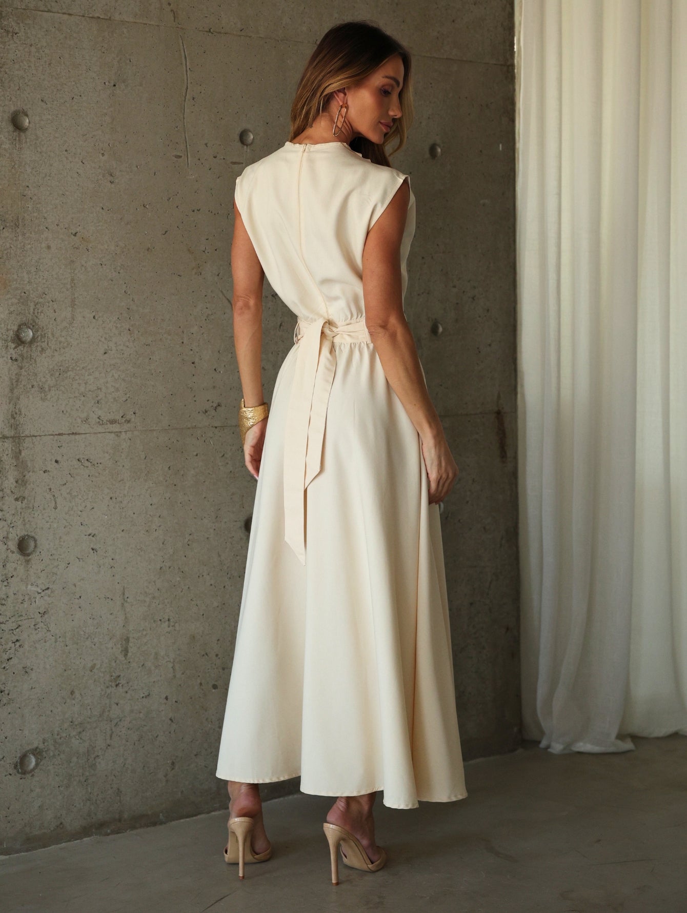 Vestido Midi Acinturado com Bolso e Ombro Drapeado Hazel